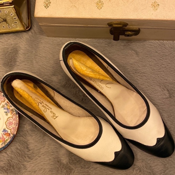 𝅺vintage 1950s 60s Two Tone Pumps  - Sz 6.5 US - Made in USA - Classic El… - Picture 1 of 6